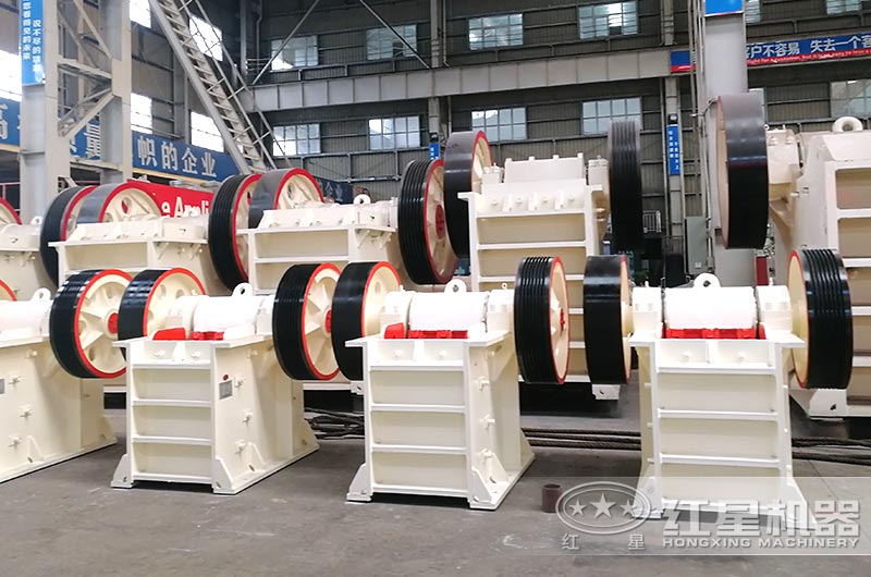 顎式破碎機(jī)圖片
